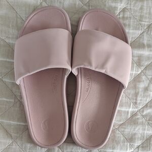 Lululemon Women's Soft Pink Slippers